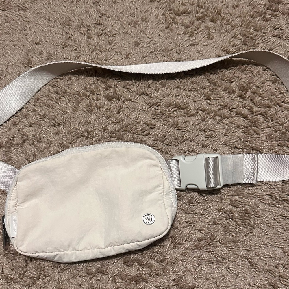 Lululemon White Belt Bag with Adjustable Strap